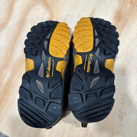 Columbia Omni Grip Hiking Boot size 5 Boys - Like New - Picture 5 of 6
